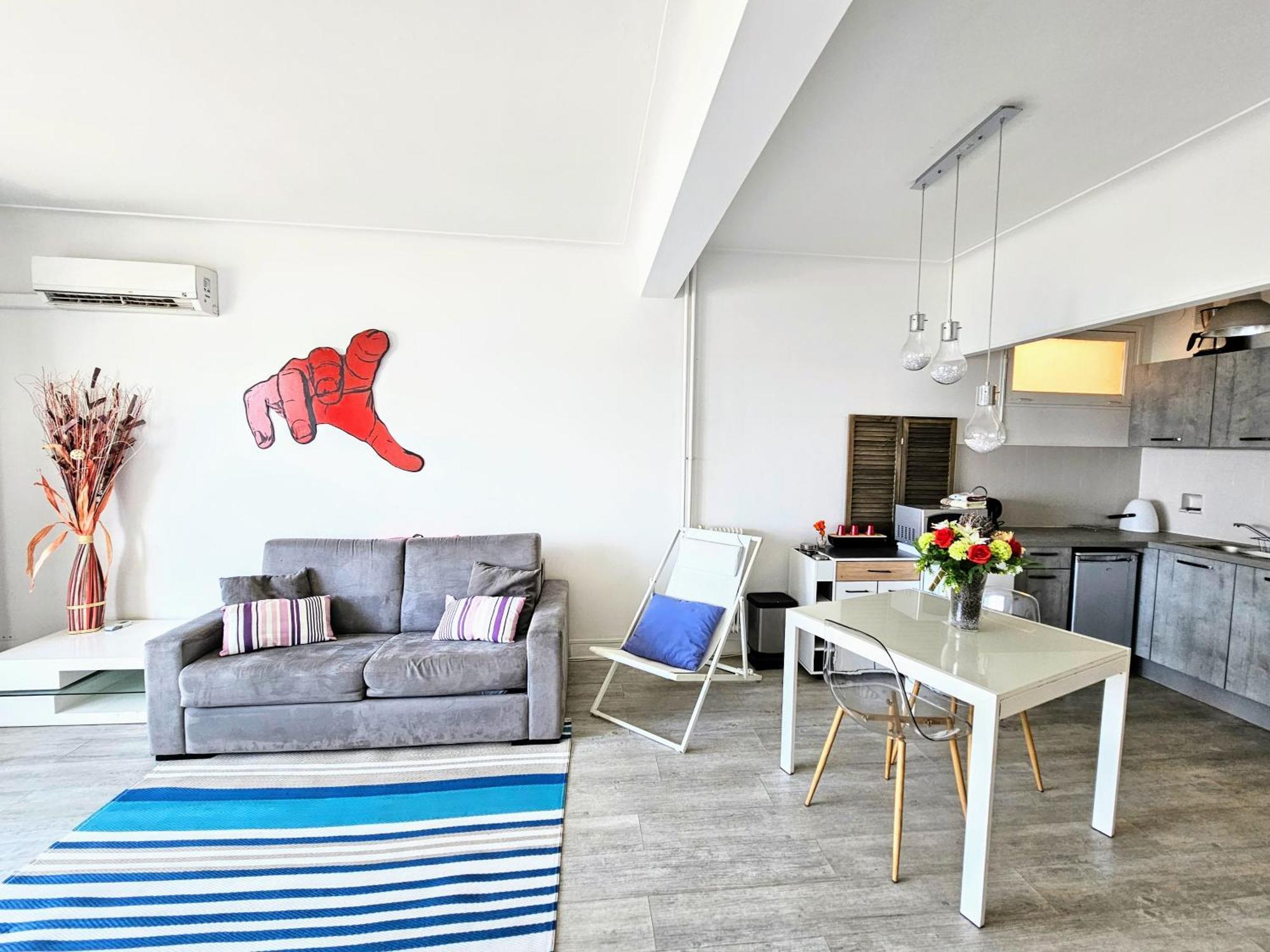 Promenade Sea Front Apartment *